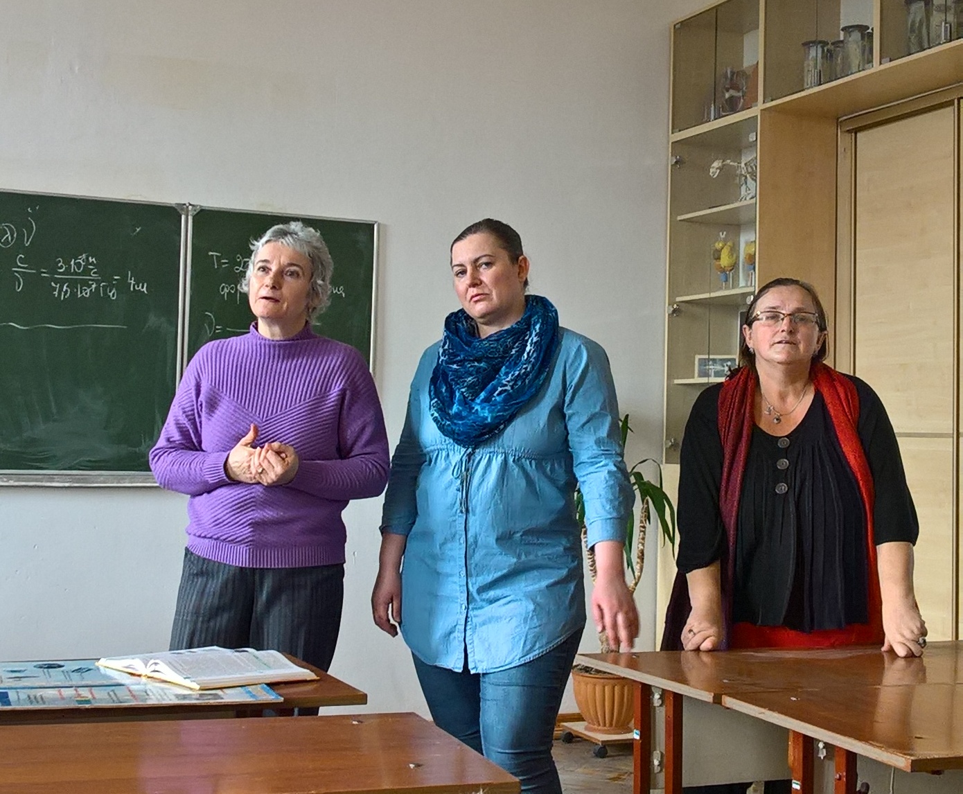 На зустріч із майбутніми абітурієнтами завітали доценти кафедри української мови та методики її навчання Дідук-Ступ'як Г. І., Миколенко Т. М., Головата Л. М.